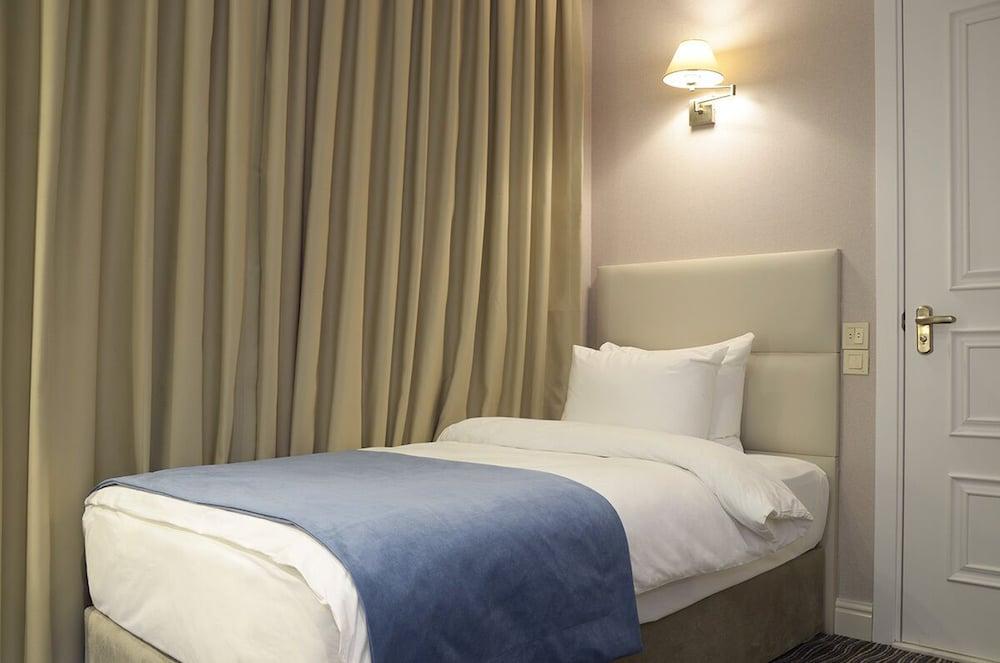 City Avenue Hotel