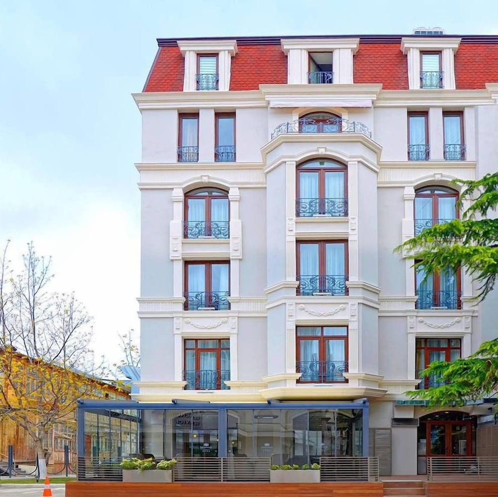 City Avenue Hotel