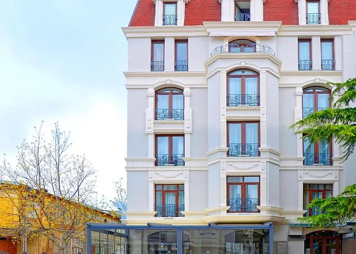 City Avenue Hotel